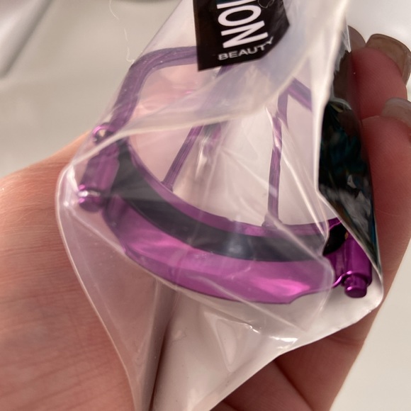 2for $20: eyelash curler - Picture 7 of 9